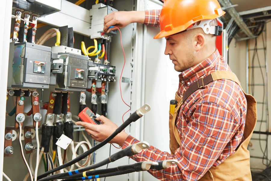 commercial electrician